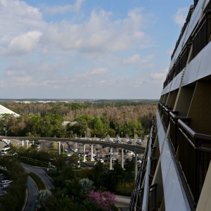 Contemporary-resort-tower-room-07