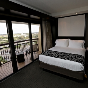 Contemporary-resort-tower-room-11