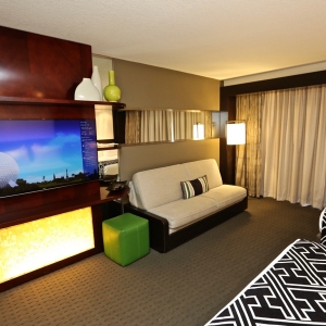 Contemporary-resort-tower-room-16