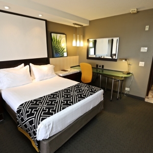 Contemporary-resort-tower-room-17