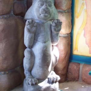 AK Cat Statue