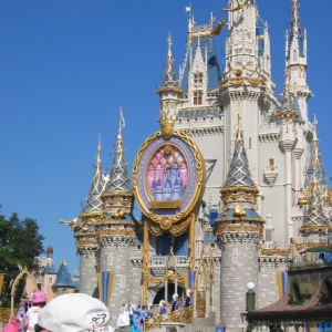 Magic_Kingdom_with_big_head_small