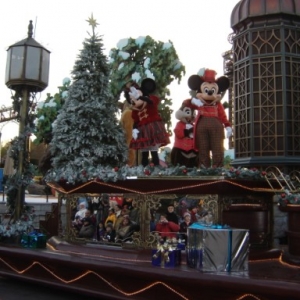 xmas parade disneyland paris