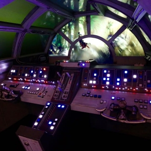 Star-Wars-Millennium-Falcon-025