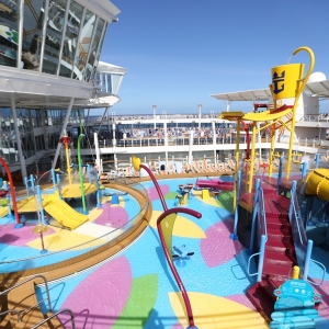 Pools-Recreation-Harmony-of-the-Seas-021