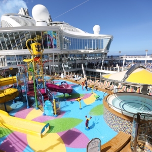 Pools-Recreation-Harmony-of-the-Seas-023