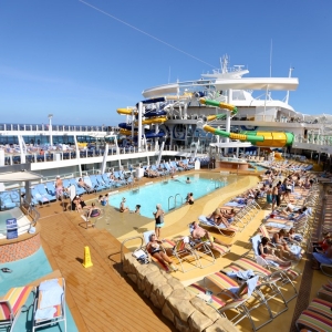 Pools-Recreation-Harmony-of-the-Seas-025