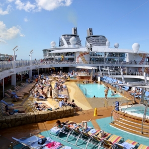 Pools-Recreation-Harmony-of-the-Seas-027