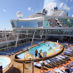 Pools-Recreation-Harmony-of-the-Seas-031