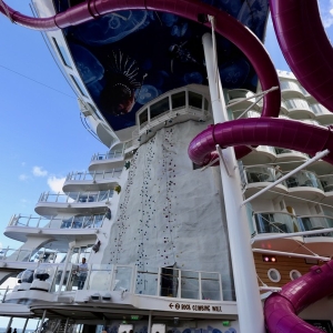 Pools-Recreation-Harmony-of-the-Seas-037