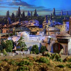 Star-Wars-Land-Model-07