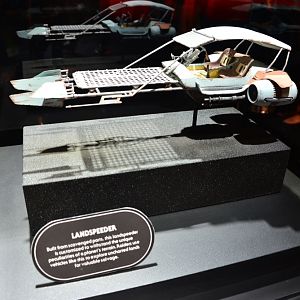 Star-Wars-Land-Model-12