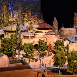 Star-Wars-Land-Model-23