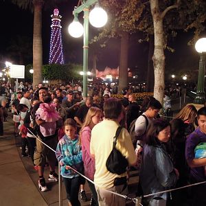 WOC Queue 90 minutes before show in October