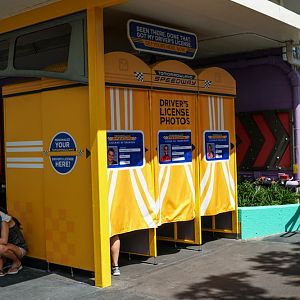 Speedway-License-Booths