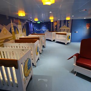 Its-a-small-world-nursery-004