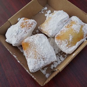 010-mardi-gras-food-bev