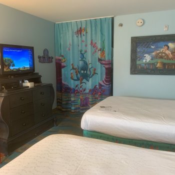 art-of-animation-little-mermaid-standard-rooms-018