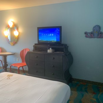 art-of-animation-little-mermaid-standard-rooms-016