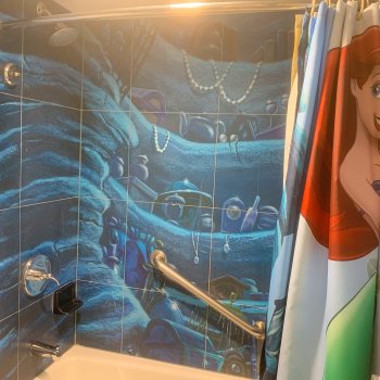 art-of-animation-little-mermaid-standard-rooms-010