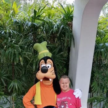 Goofy at Park entrance at Epcot