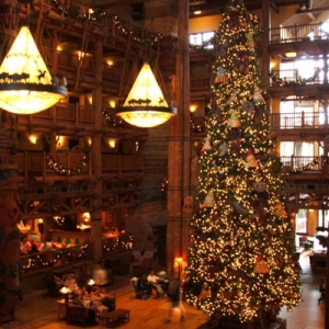 Wilderness lodge Christmas tree