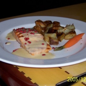 Alfredo's - Chef's special - lemon salmon