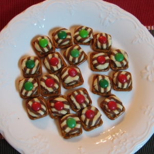 holiday pretzel treats