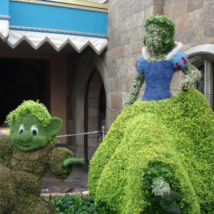 Snow White and Dopey Topiaries