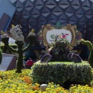 Beauty and the Beast topiaries
