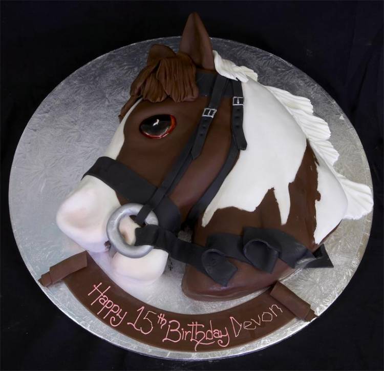 002222_Novelty_Horses_Head_Birthday_Cake