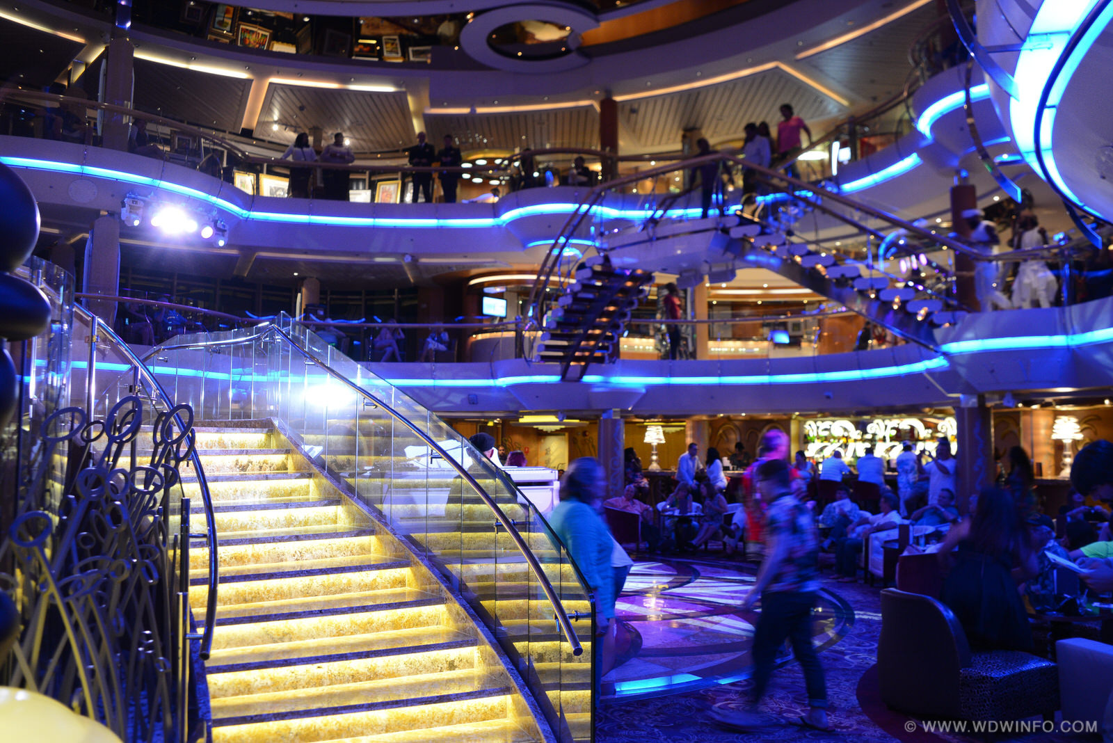 02_Royal_Caribbean_Enchantment_of_the_Seas