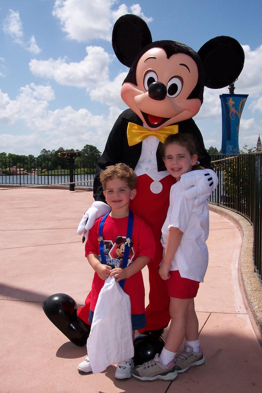 0475_Mickey_in_Epcot2