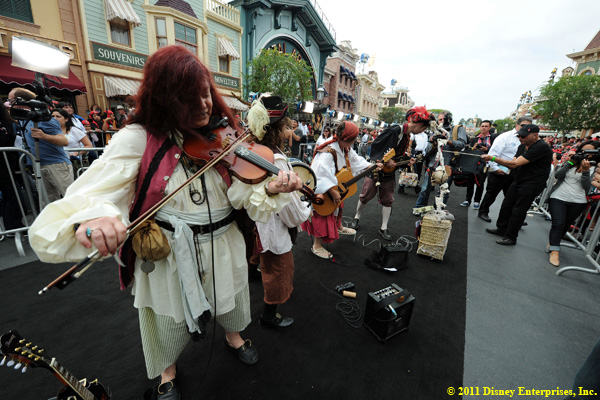 10_113815443JF090_World_Premie
