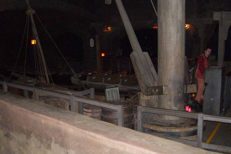 18_Dec_2007_Empty_Pirates_Ride_CIMG0004_small