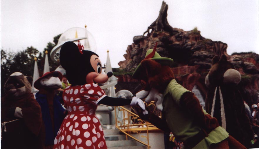 2002-SADCT_parade_Minnie_Robin_Hood