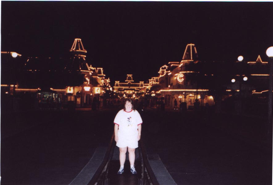 2004-almost_empty_Main_Street