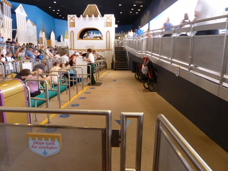 2011 End of Small World Wheelchair queue