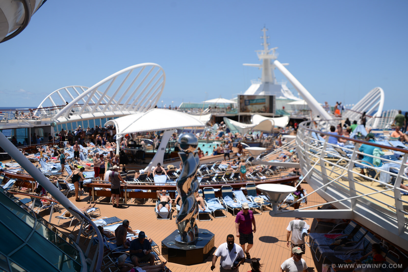 21_Royal_Caribbean_Enchantment_of_the_Seas