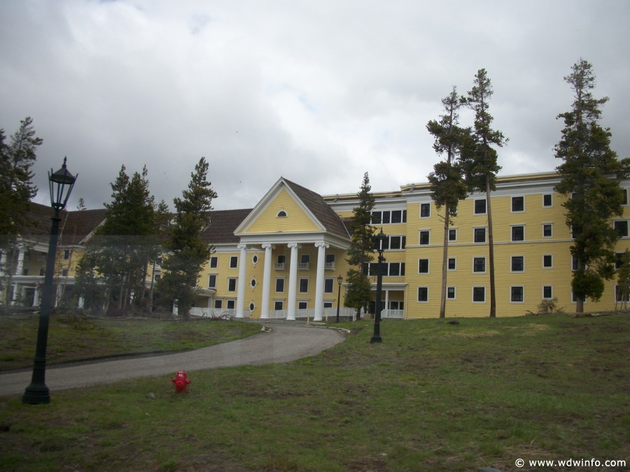 4-Lake_Yellowstone-Hotel-002