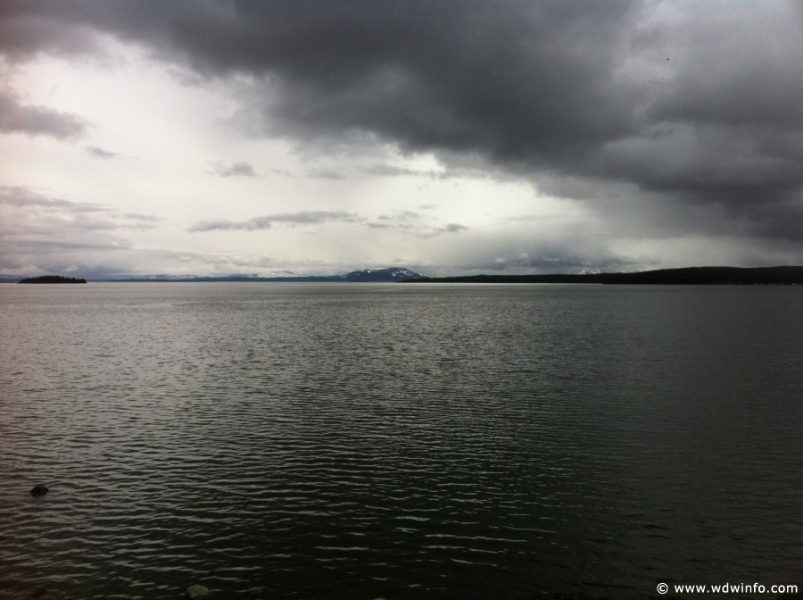 5-Yellowstone-Lake-001