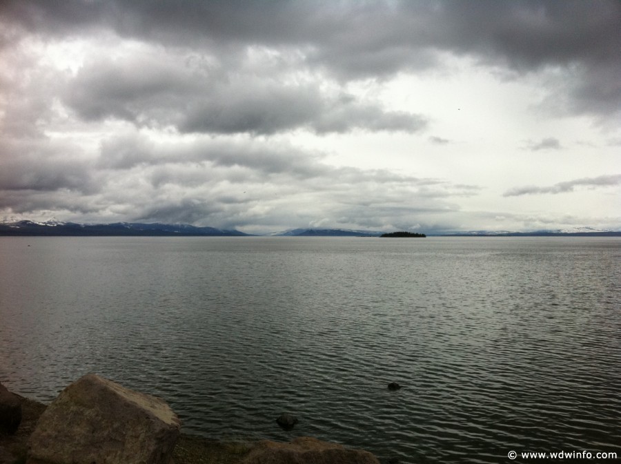 5-Yellowstone-Lake-002