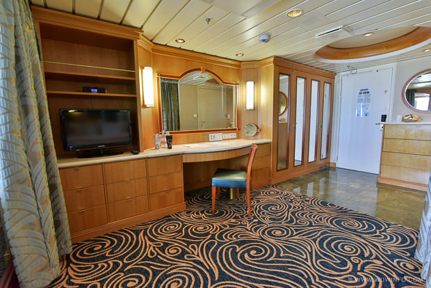 64_Royal_Caribbean_Enchantment_of_the_Seas