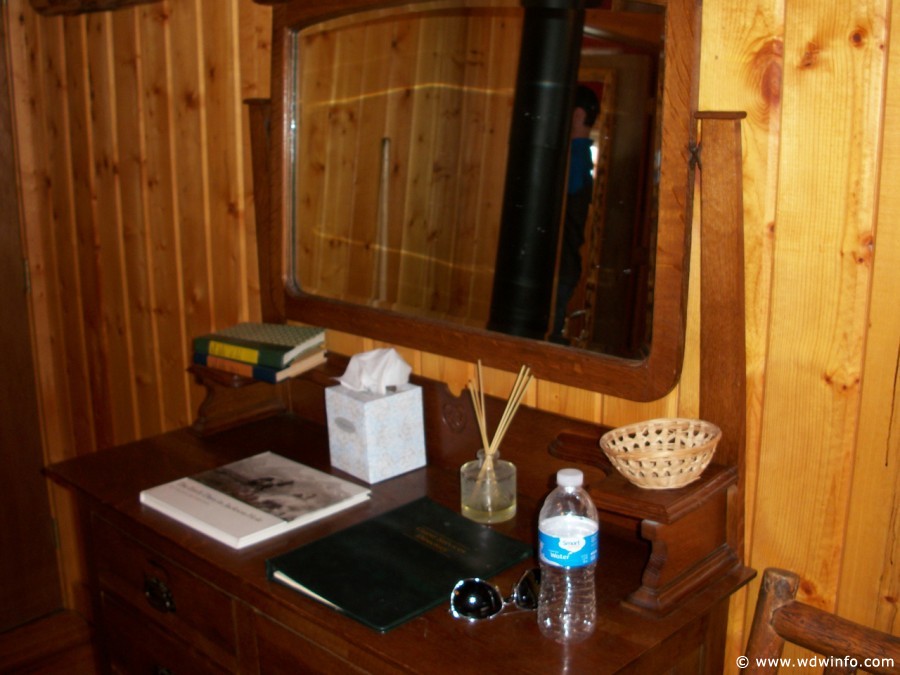 9-Brooks-Lake-Lodge-Cabin-007