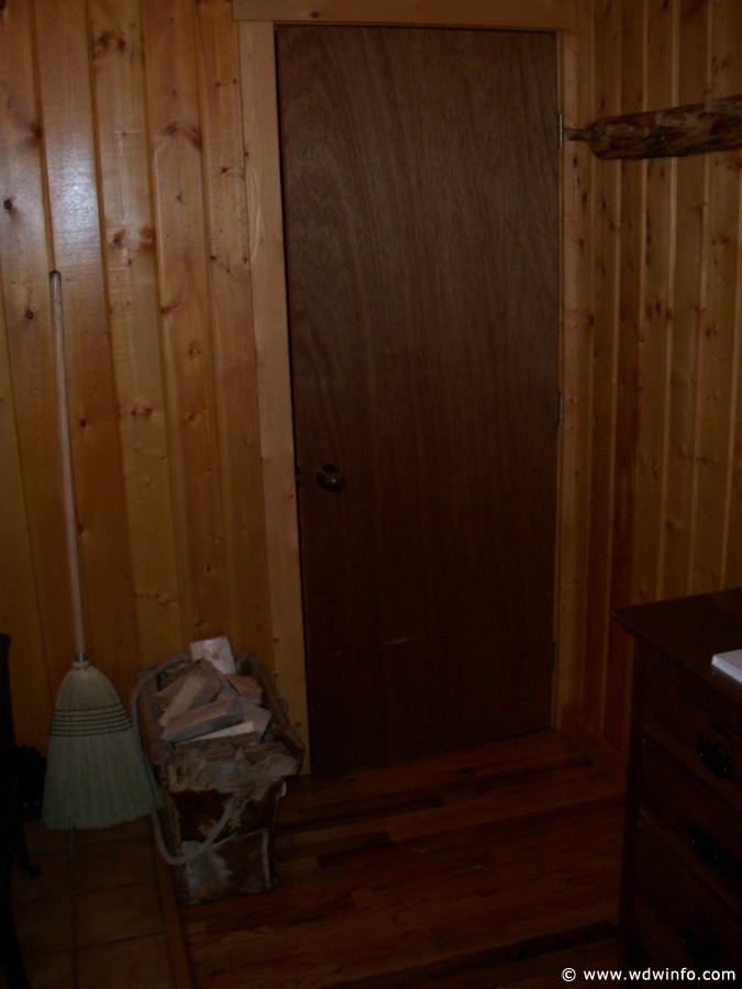 9-Brooks-Lake-Lodge-Cabin-008