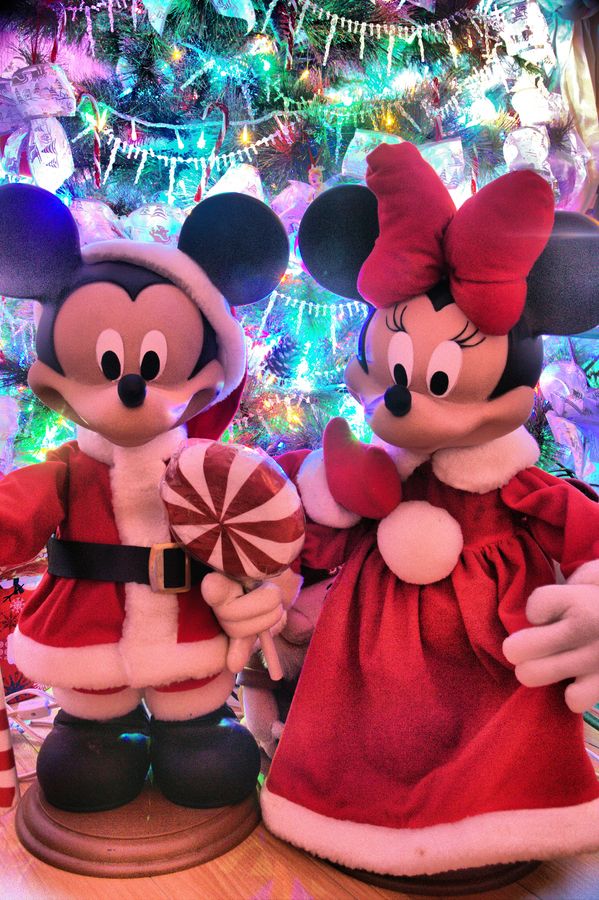 a_mickey_and_minnie_christmas_Desktop_Resolution_