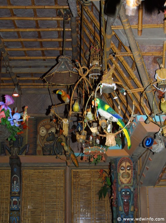Adventureland_-_Enchanted_Tiki_Room_05