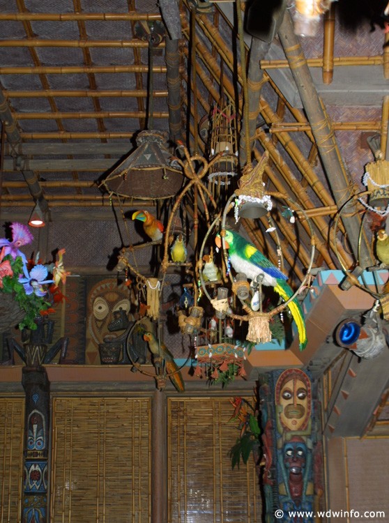 Adventureland_-_Enchanted_Tiki_Room_05