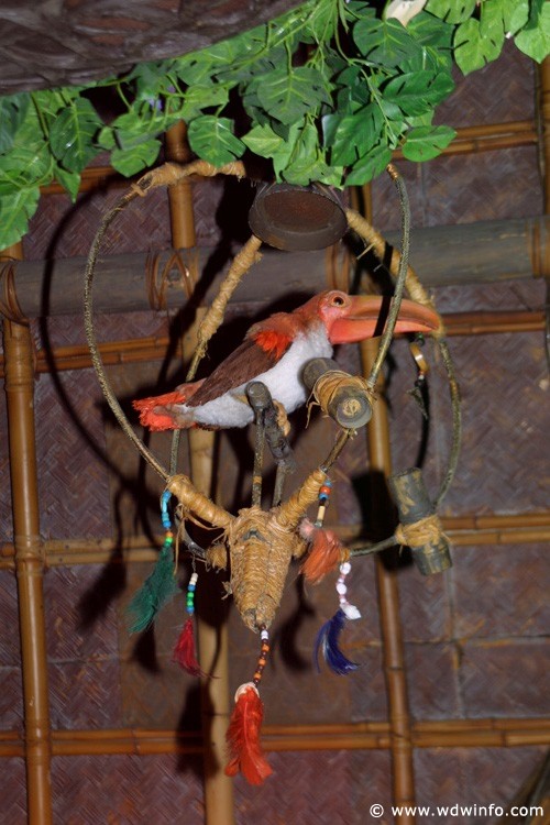 Adventureland_-_Enchanted_Tiki_Room_08