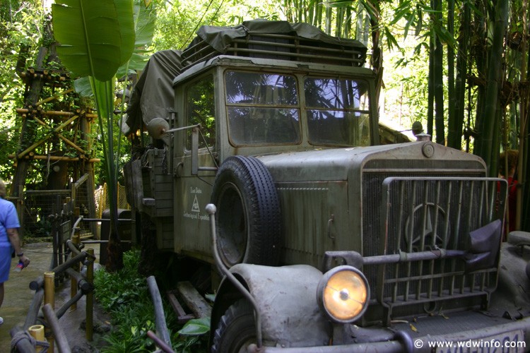 Adventureland_-_Indiana_Jones_Adventure_04